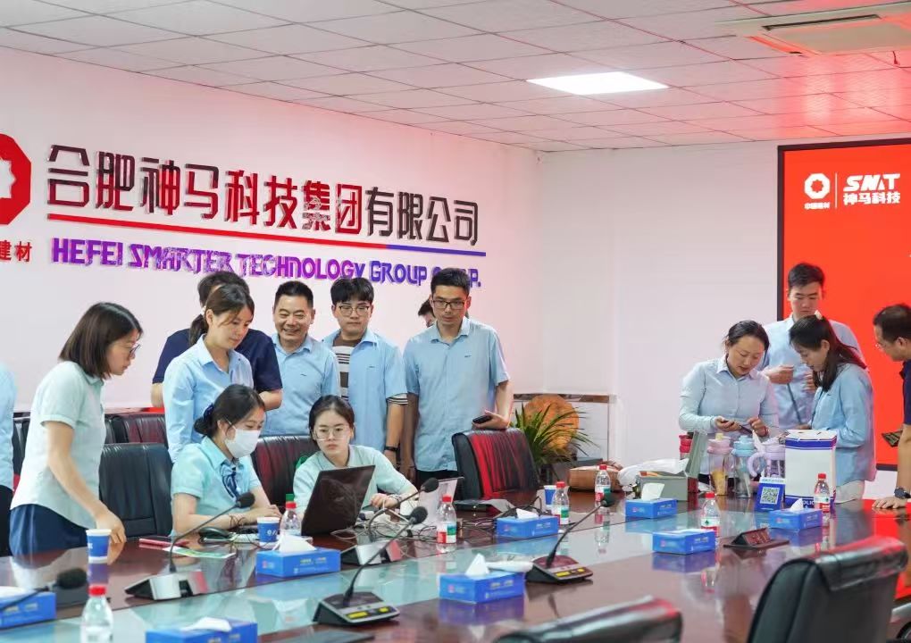 工会送暖 绿色出行︱合肥亿万28官网开展普惠公交现场充值服务活动